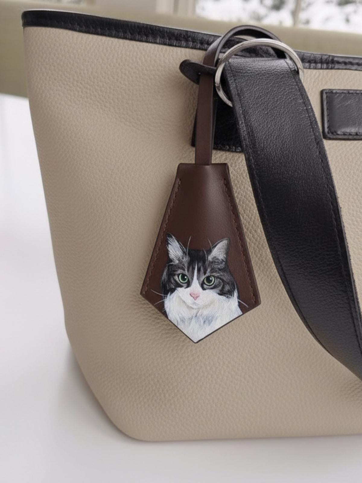 Hand-painted Leather Pet Portrait Bag Charm – Personalized Keychain Gift