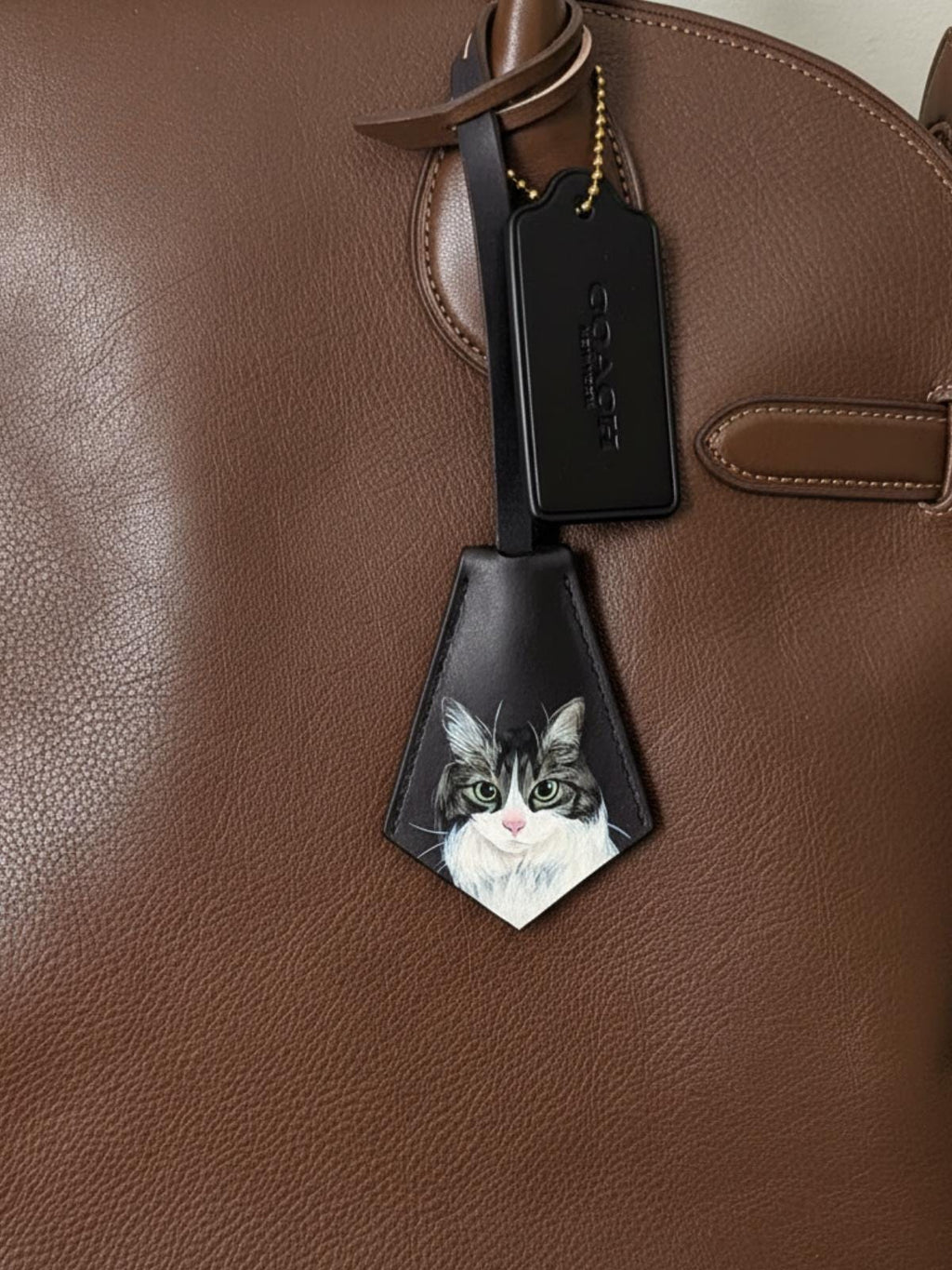Hand-painted Leather Pet Portrait Bag Charm – Personalized Keychain Gift